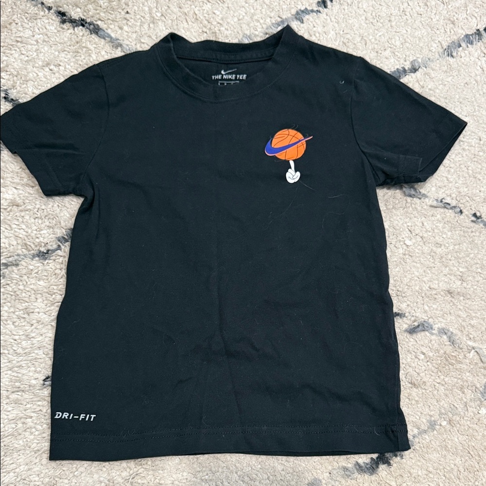 Nike size 6 kids Tune Squad Black T-Shirt